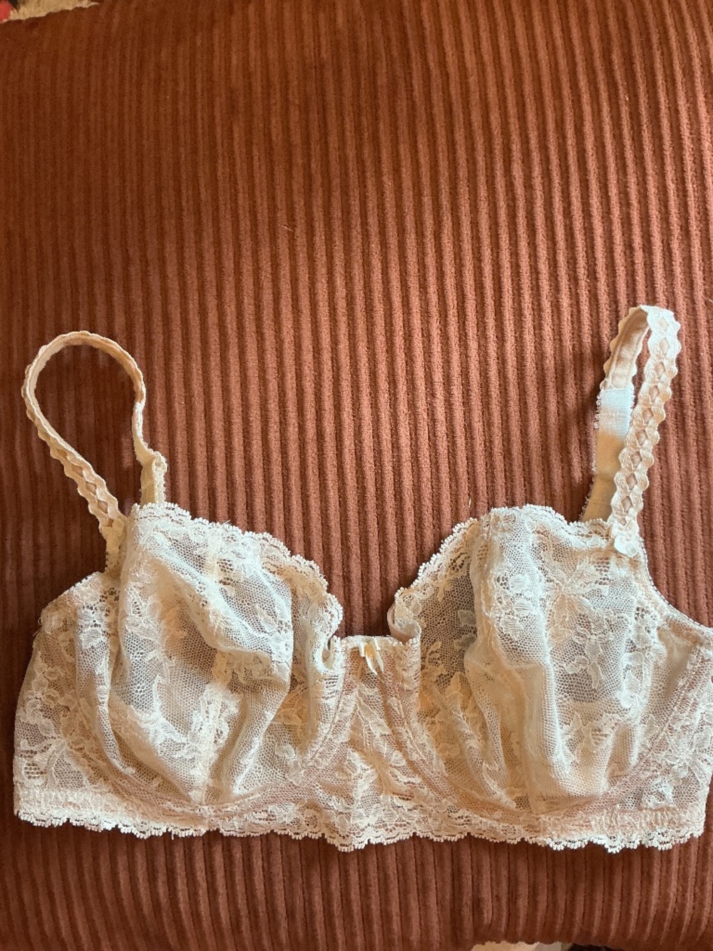 Fredrick’s of Hollywood Lace  Bra size 36D